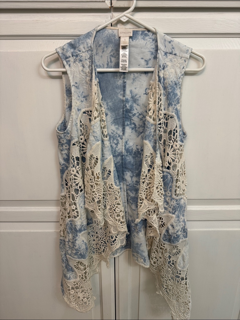 Chico's Light Blue Tie-Dye Crochet Lace-Trim Open Vest size 1(M) Cottagecore